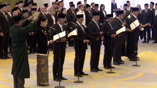 New OJK Chief Officially Takes Office, Responses from BI, BEI, to Bankers