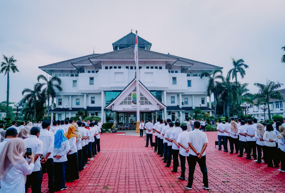 Some Civil Servants in Karawang Regency Still Absent on First Day Back to Work