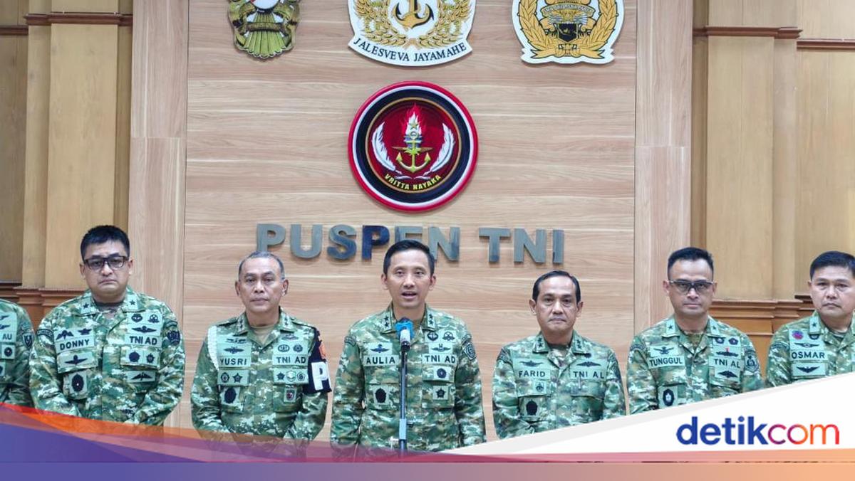 TNI Awards Promotions to Soldiers for Assisting in Disaster Response and Maintaining National Stability