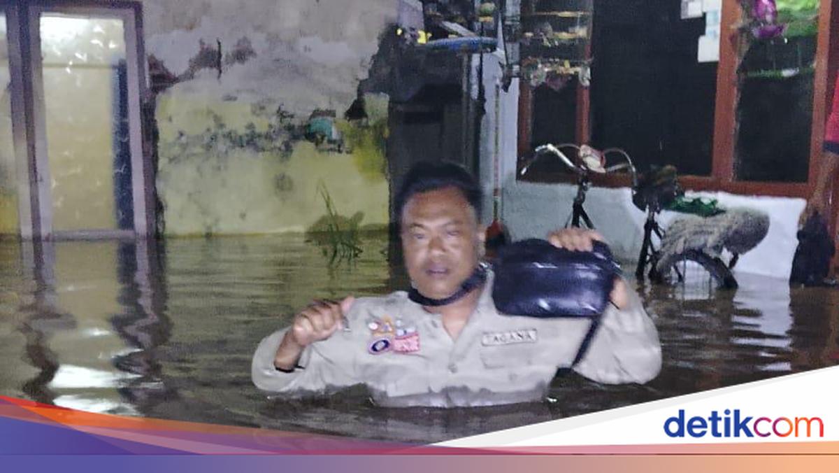 Ministry of Social Affairs Distributes Logistics Aid to Flood Victims in Pasuruan