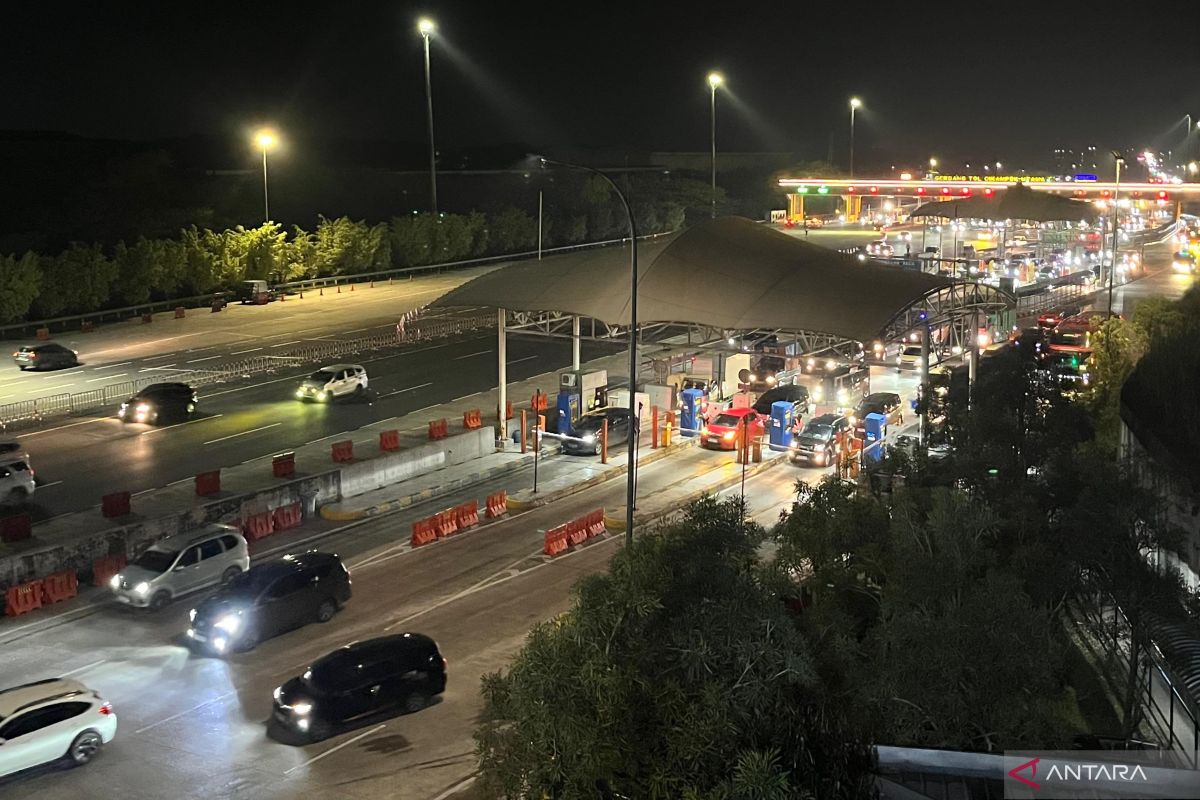 62,527 vehicles pass through Cikampek Toll Gate towards Jakarta on Wednesday