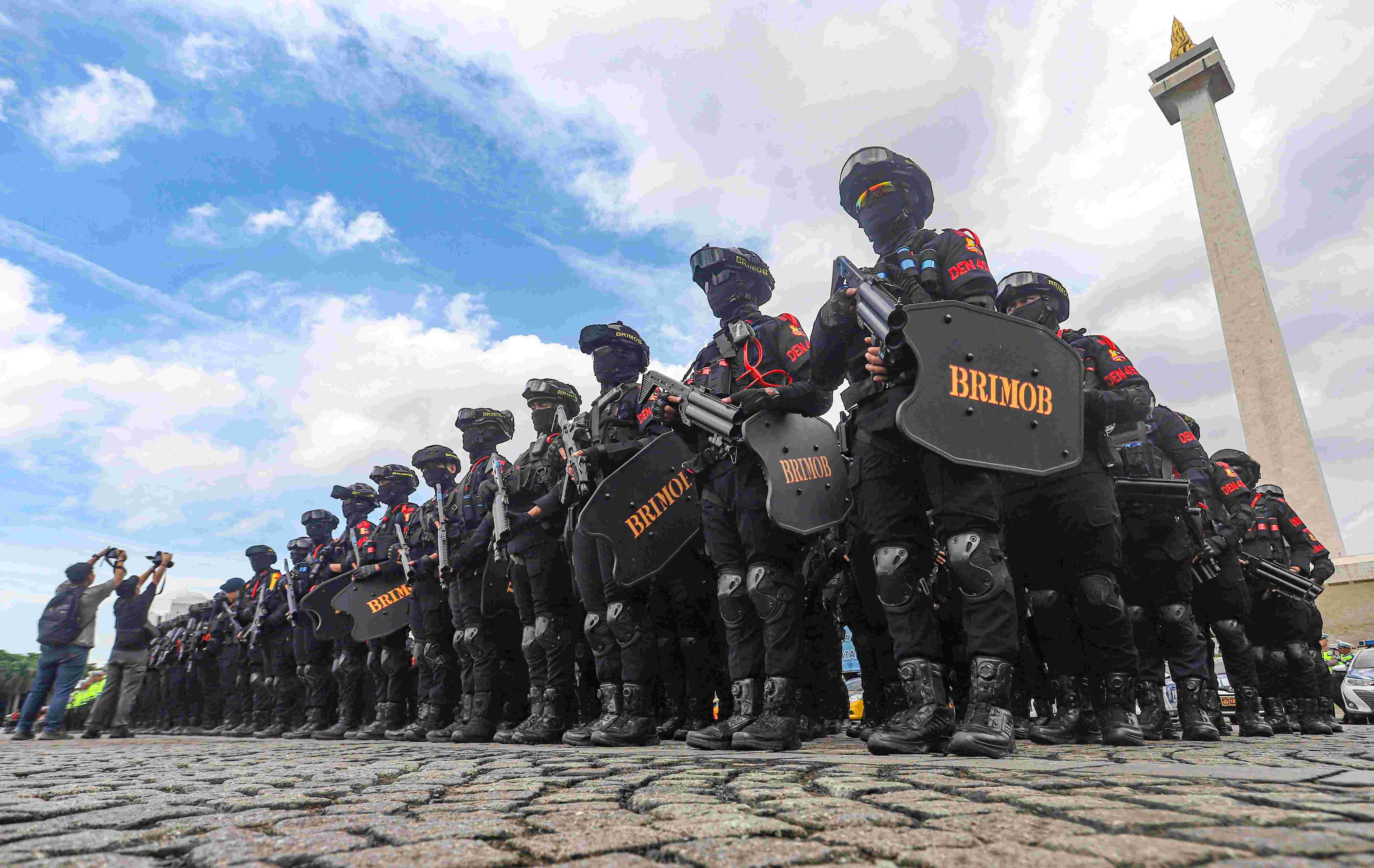 Analyst: No Issue with Police Under President, As Long as They Remain Professional