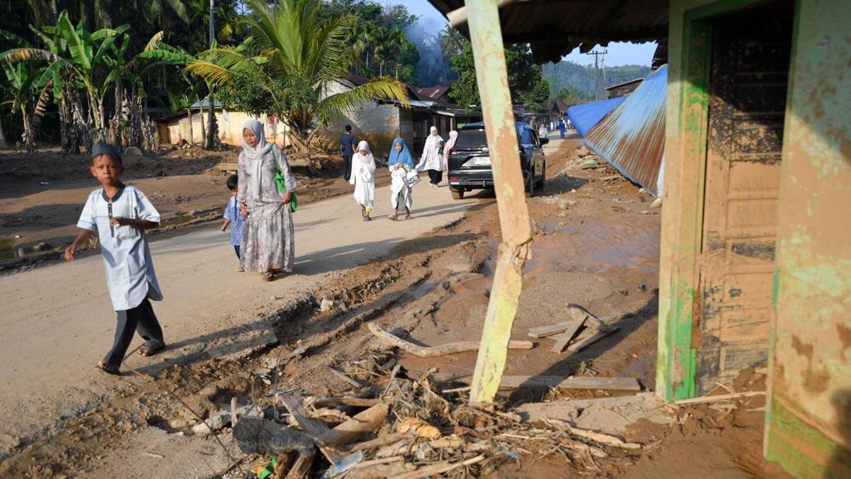 Interior Minister Says Rp130 Trillion Needed to Rebuild Sumatra After Floods