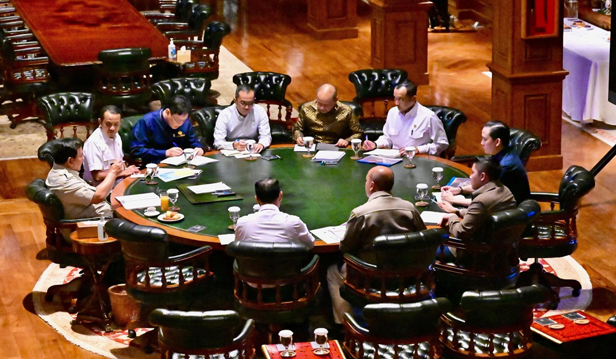 Prabowo Gathers Ministers in Hambalang to Accelerate Waste Management into Energy