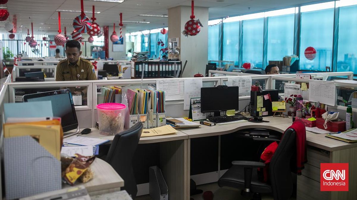 Local Governments Prepare WFH Schemes to Save Fuel Amid War Impact