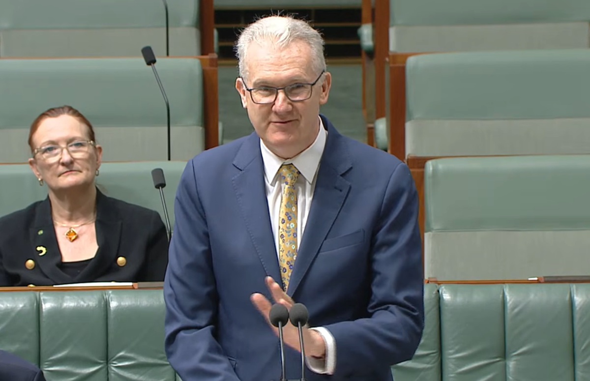 To Prevent Surge in Asylum Seekers, Australia Bans Visits from Iranian Citizens for Six Months