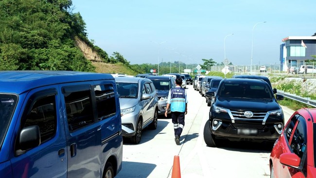 Section 2 Functional Stretch of Serang-Panimbang Toll Road Temporarily Closed