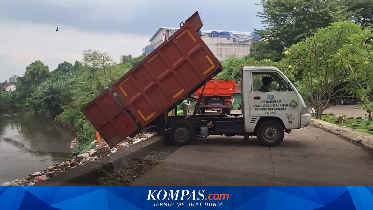 DLH Jakarta Clarifies Photo of Truck Accused of Dumping Waste into Pesanggrahan River