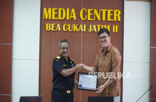 PT Dwi Prima Sentosa IV, a Footwear Company from Madiun, Obtains Bonded Zone Permit