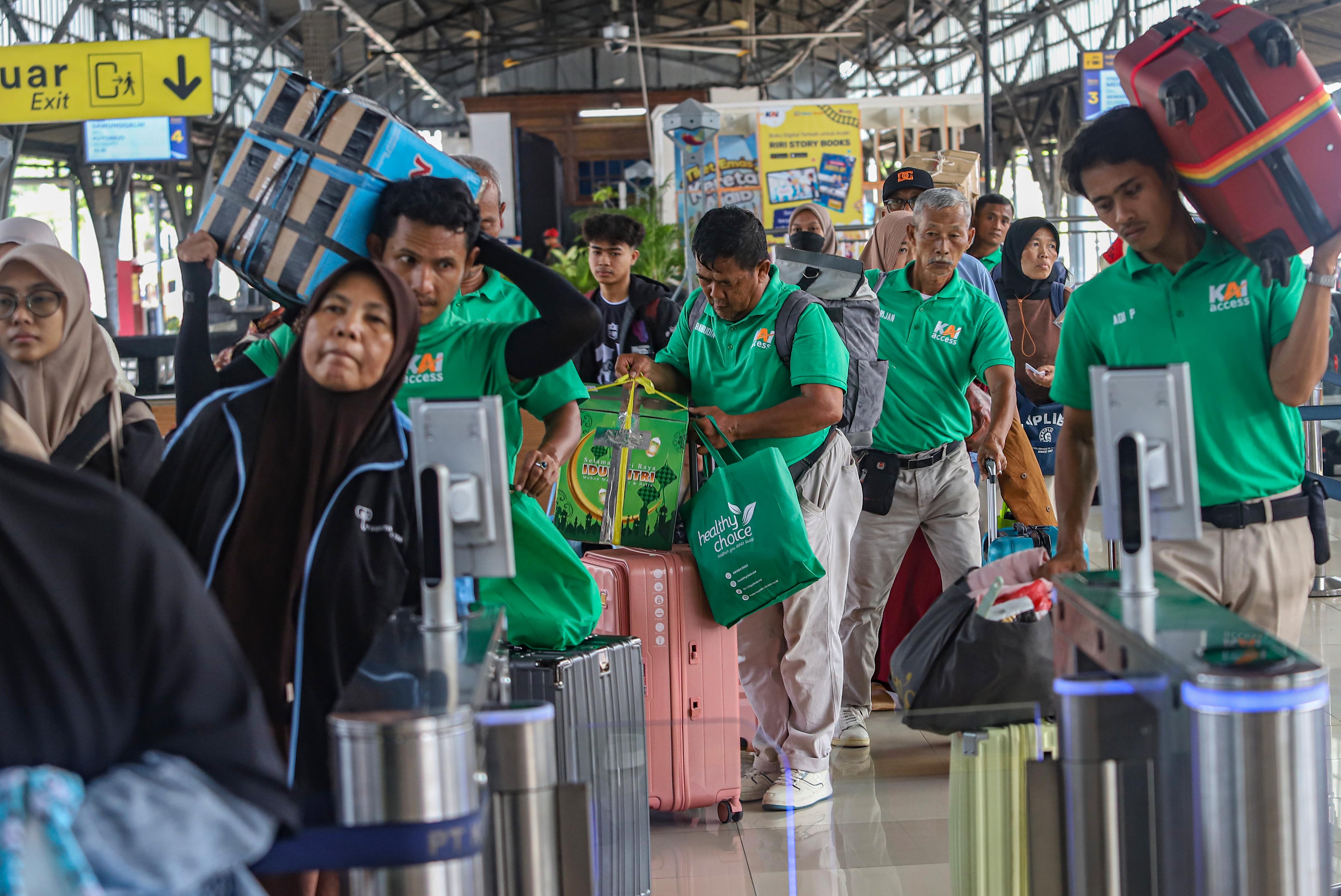 High Return Flow Continues: 52,000 Train Passengers Arrive in Jakarta on Thursday Morning