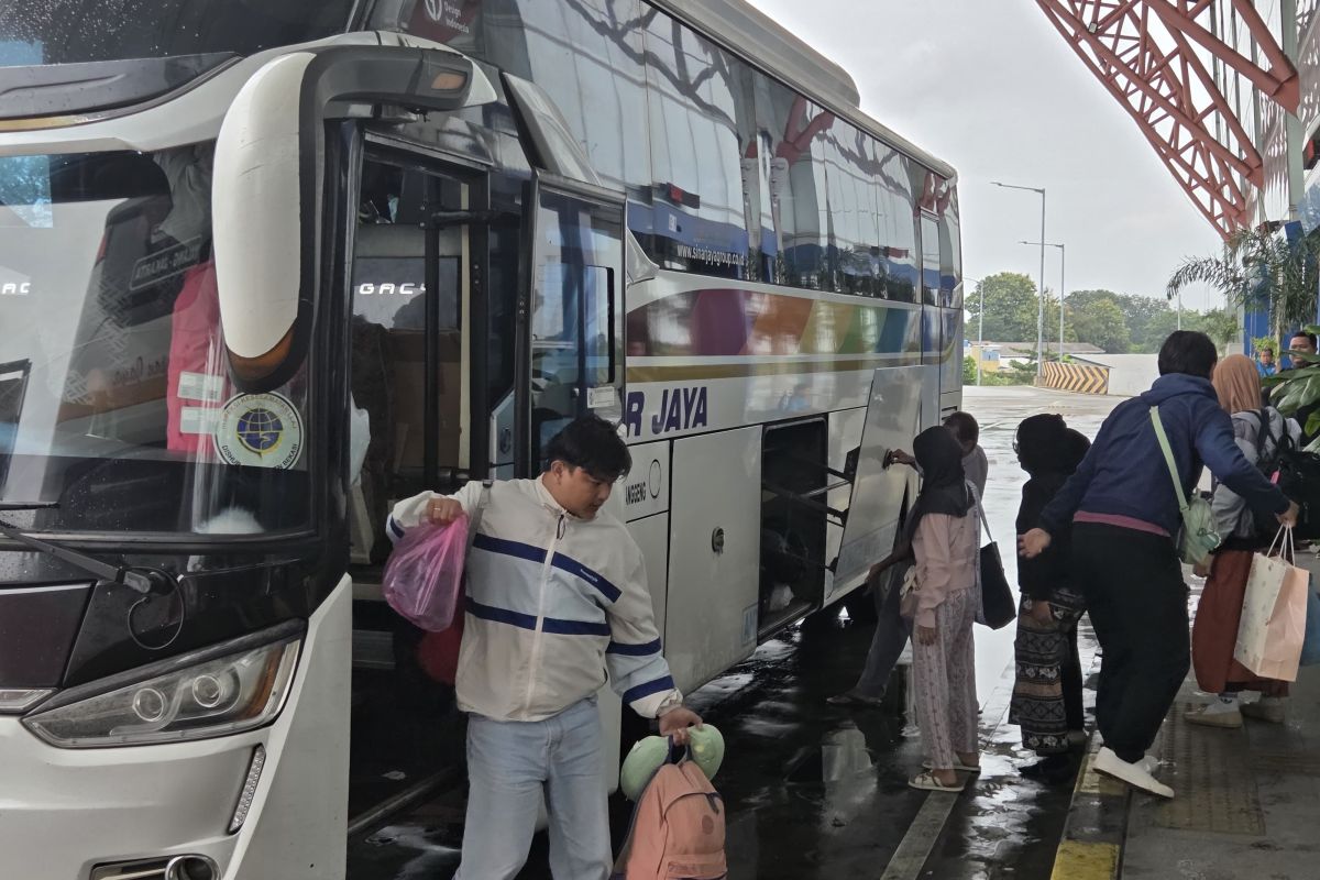 Operators report 3,440 passengers arrive in Jakarta via Pulo Gebang Terminal