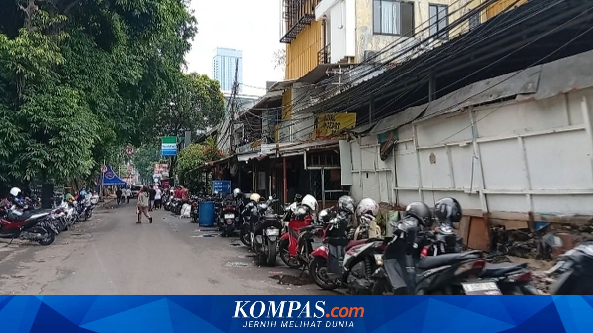 Two Weeks After Crackdown, Illegal Parking Still Persists Behind Plaza Indonesia
