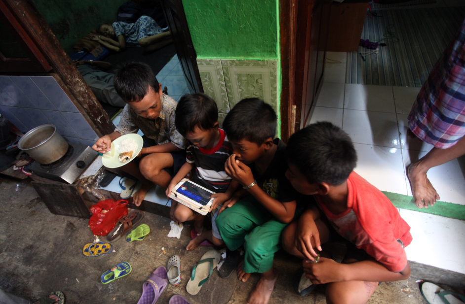Two Days to Go! Social Media Ban for 70 Million Indonesian Children Begins