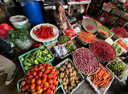 Rupiah Weakens, Threatening Food Price Stability