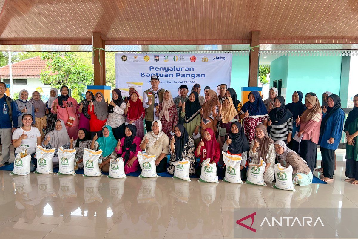 Bulog CEO Directly Distributes Food Assistance in the Thousand Islands