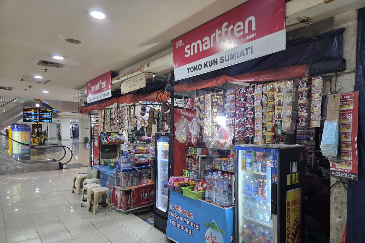 Traders at Pulo Gebang Terminal reap profits amid the return flow of holiday travellers