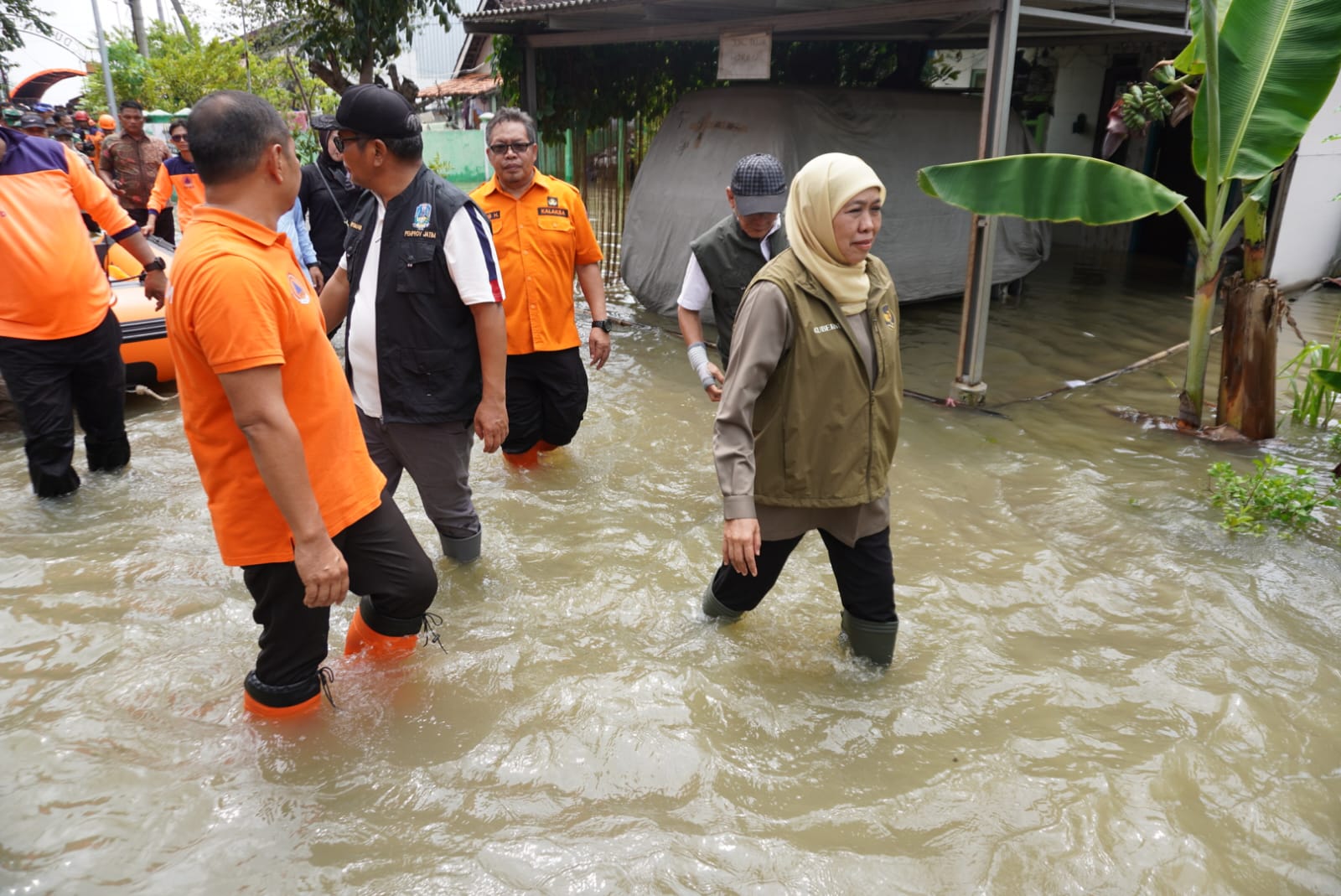 Reviewing Pasuruan Flood, Governor Khofifah Instructs Preparation of 10 Pumps in Rejoso