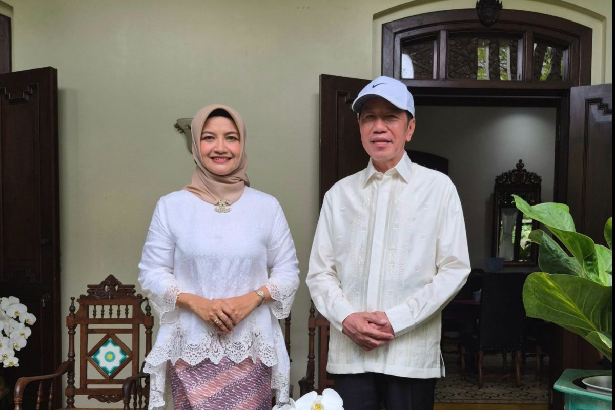 Vice President's Special Staff Tina Talisa Visits Jokowi's Residence in Solo for Eid Greetings