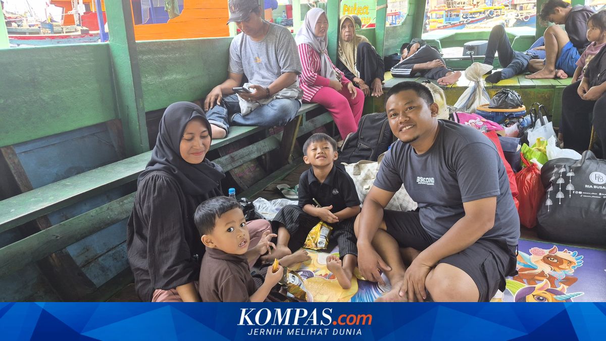 Mudik by Wooden Boat to Bekasi: Free from Traffic Jams, Cheap, but Full of Risks