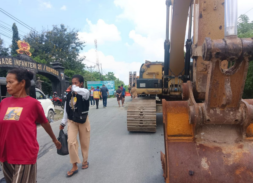 Bridge Collapse in East Kupang Disrupts Land Access to Timor Island, Emergency Route to Open Soon