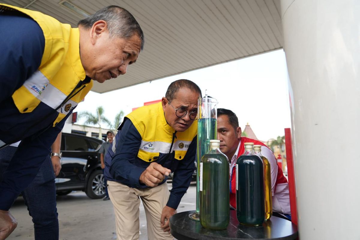 Bahlil urges public to use energy wisely and not to hoard fuel
