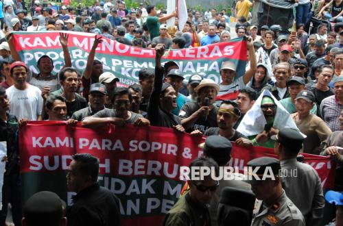 Credible Policies to Avoid Public Uproar