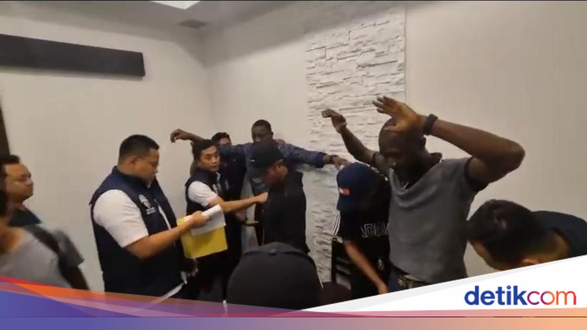 Black Dollar Scam: Two Liberian Nationals Arrested in Kembangan Apartment