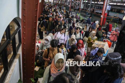 KAI Daop 4 Semarang Records Surge in Long-Distance Train Passengers