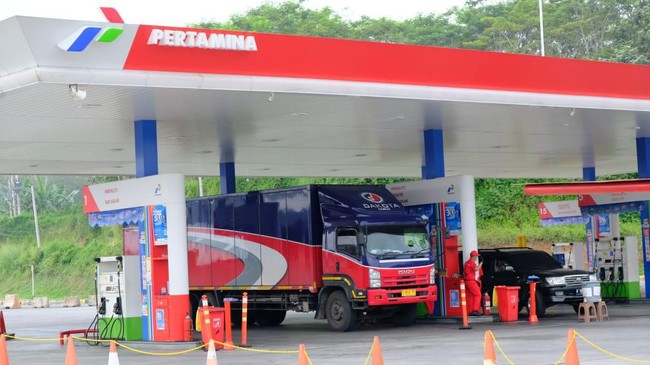 Bahlil Reminds That Fuel at Petrol Stations is Not for Industrial Consumers!