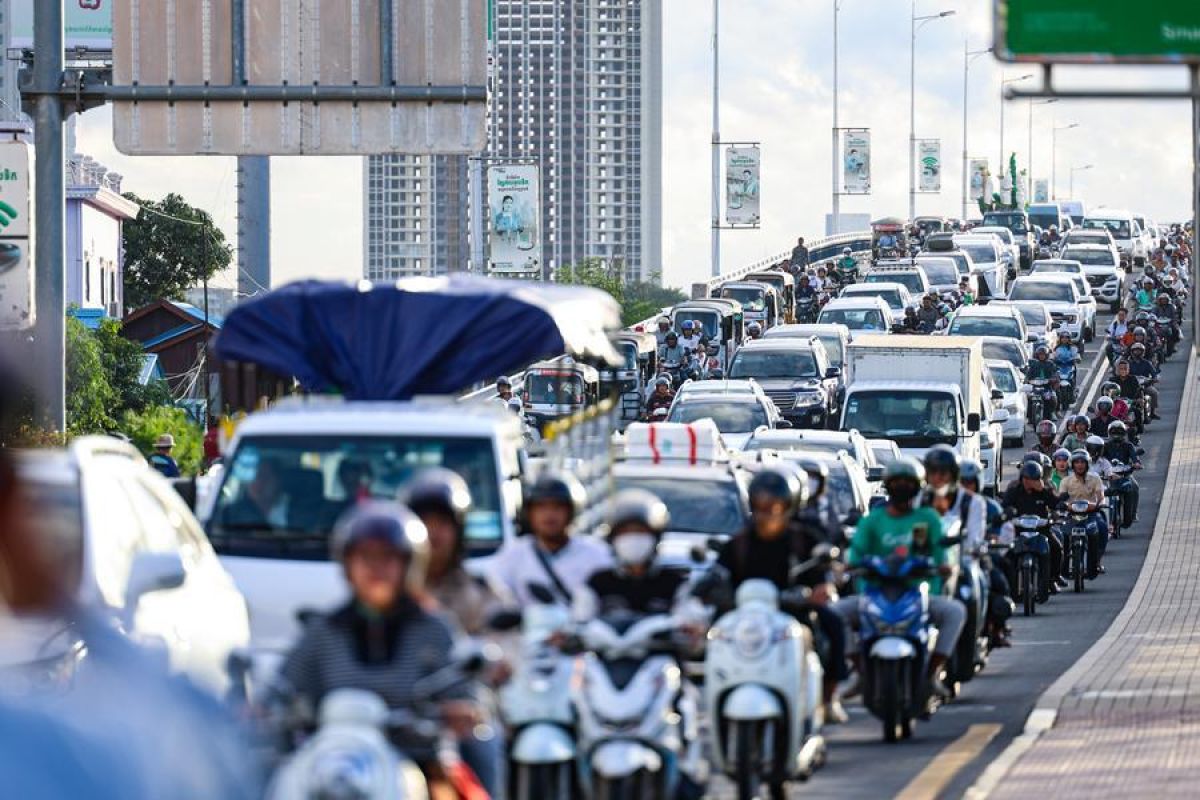 Cambodia's fuel prices continue to rise due to Middle East conflict