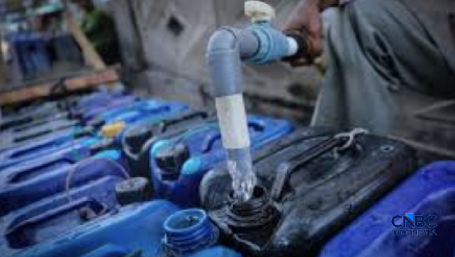 Struggling to Find Work, Doctor's Child Rejects Parents' Path and Chooses to Become a Plumber