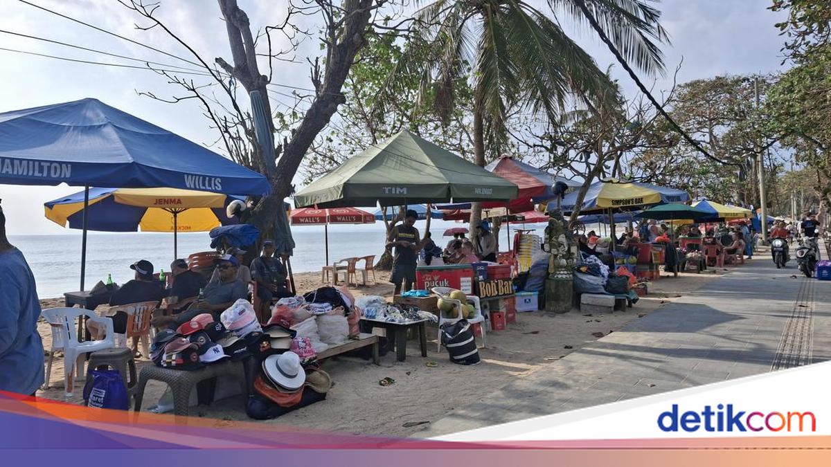 Eid Holiday Fails to Boost Sales for Traders at Kuta Beach