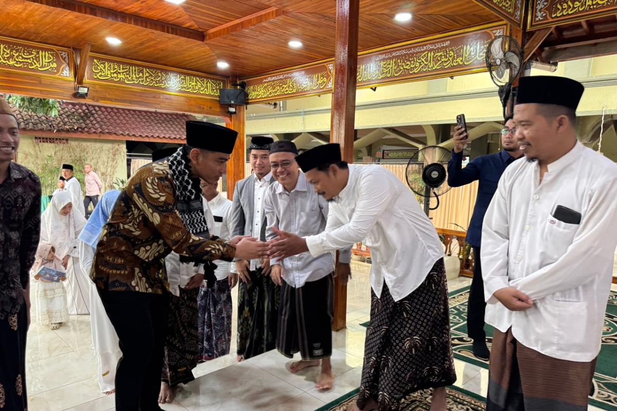 Vice President urges pesantren to integrate AI and robotics training