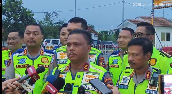 Traffic Corps Chief Inspects Return Flow at Pejagan Toll Gate, 1.2 Million Vehicles Yet to Return to Jakarta