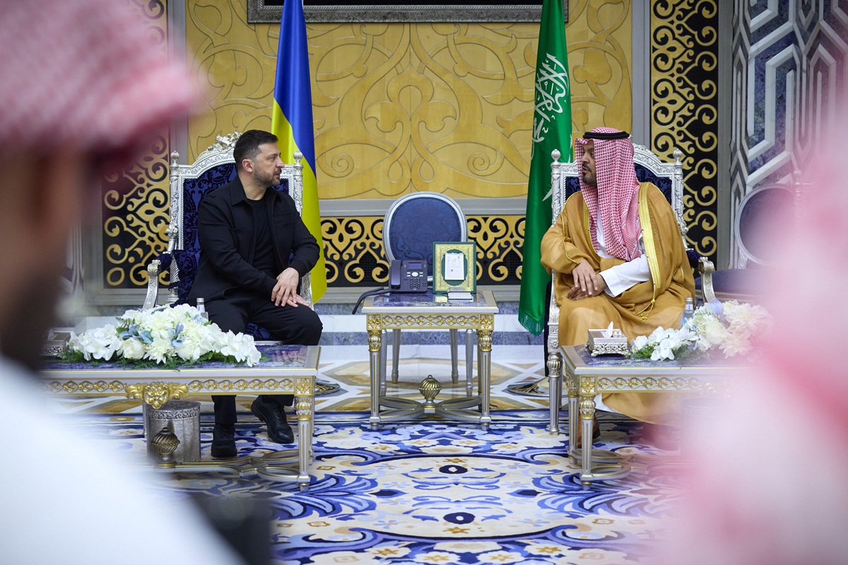 Zelensky Visits Saudi Arabia, Offers Drone Technology to Secure Global Energy Supplies