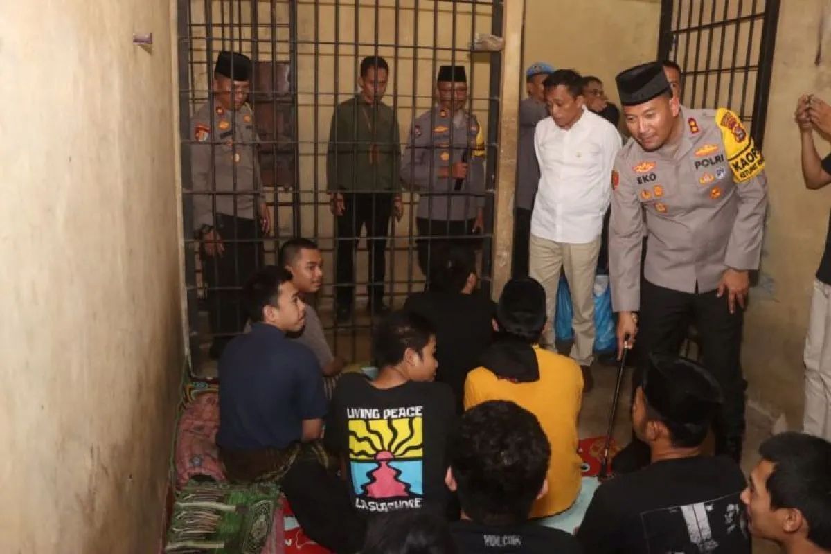 Muted Takbirs Behind Bars