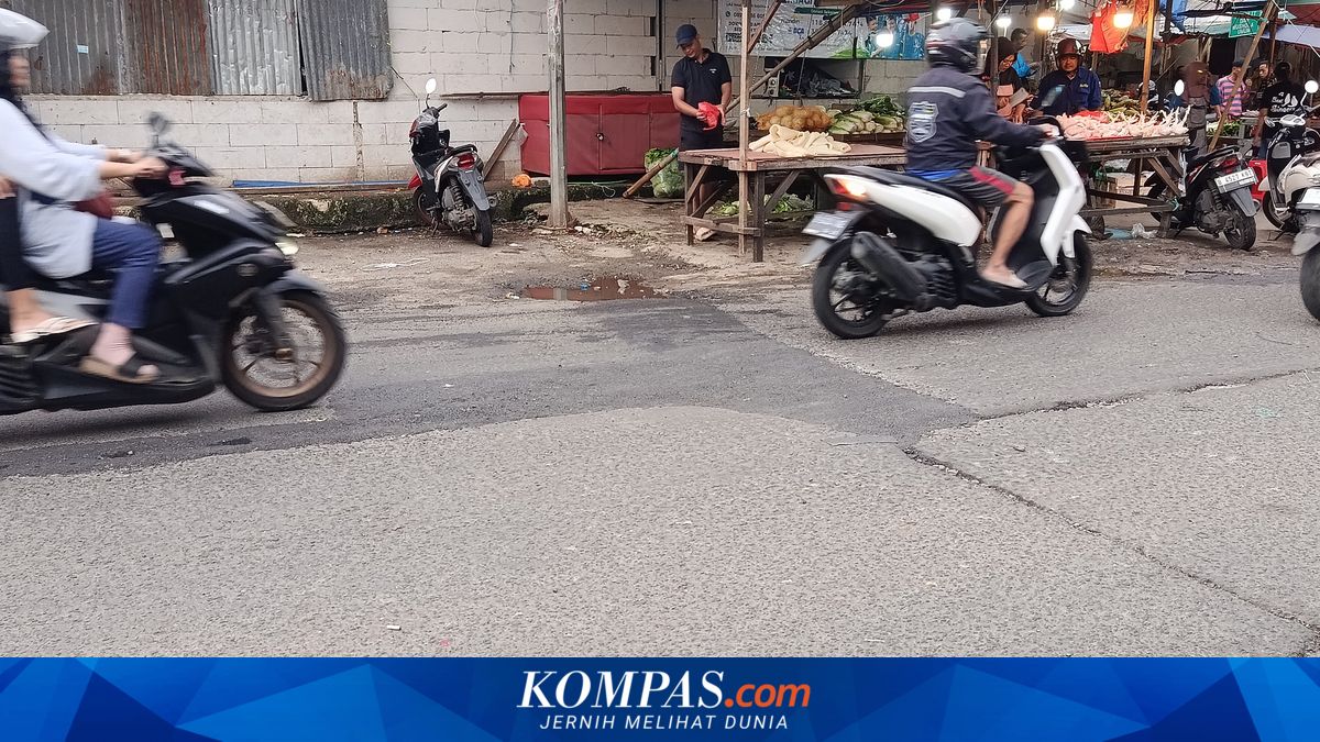 Damaged Road in Pasar Baru Kranji, Bekasi Repaired; Residents: What If It Hadn't Gone Viral...