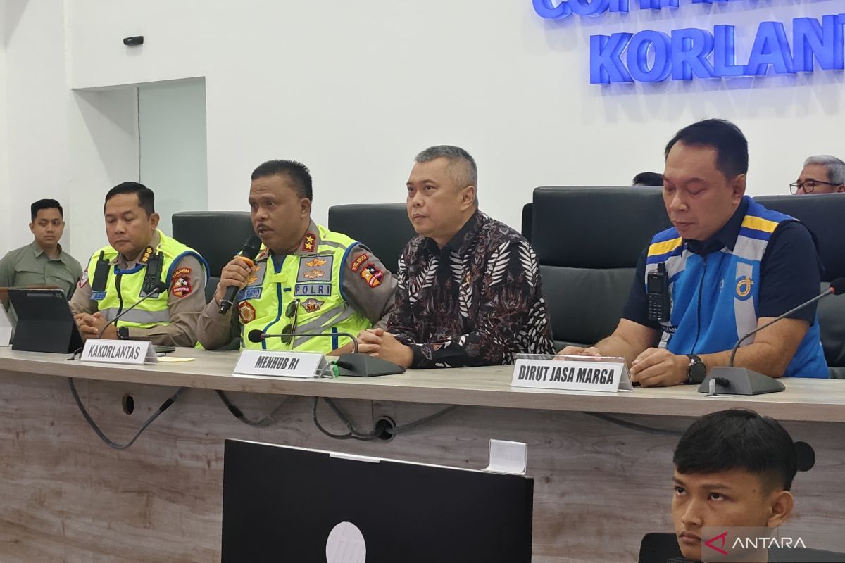 Korlantas Polri implements local "one way" from KM 132 to KM 70