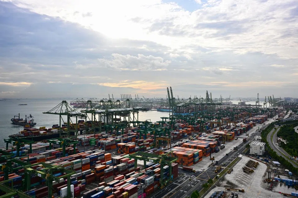 Global Shipping Disruption: Port Congestion Rises as Gulf Route Shuts