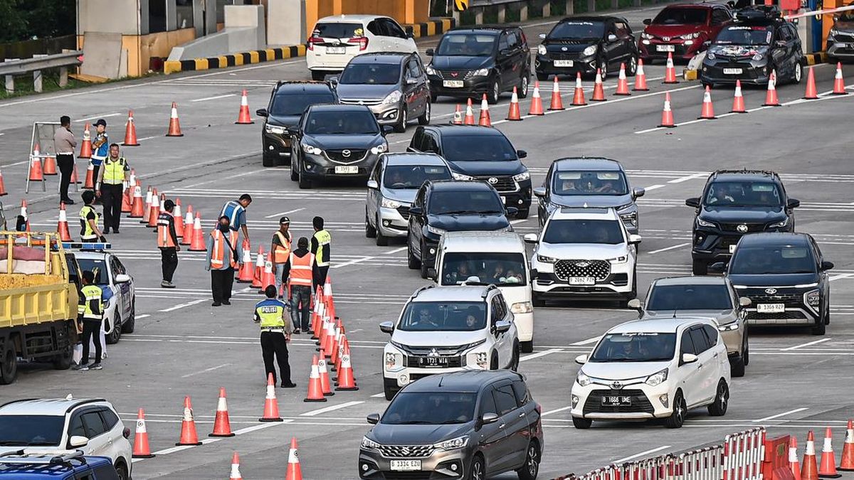 Contraflow Implemented on Japek Toll Road KM 70-47 Towards Jakarta