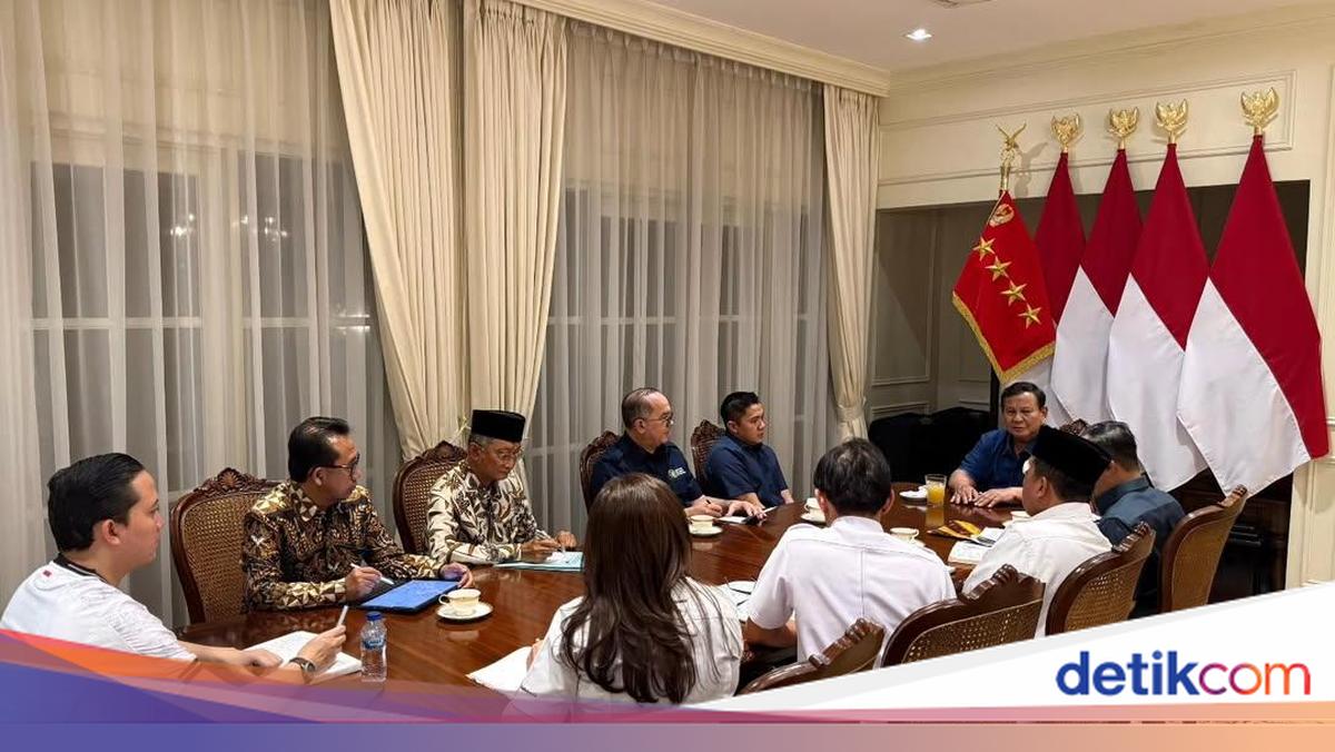 Prabowo Orders Construction of Homes for Residents Along Senen Railway Tracks in Central Jakarta