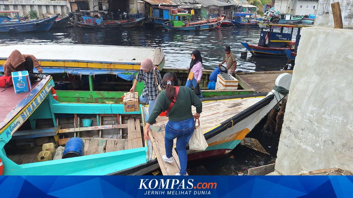 Returning Home for Eid by Traditional Boat from Bekasi to Cilincing: Affordable, One Hour Journey