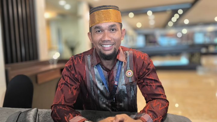 Transforming Life in a Foreign Land: Herfain Succeeds in Rearing Tens of Thousands of Chickens