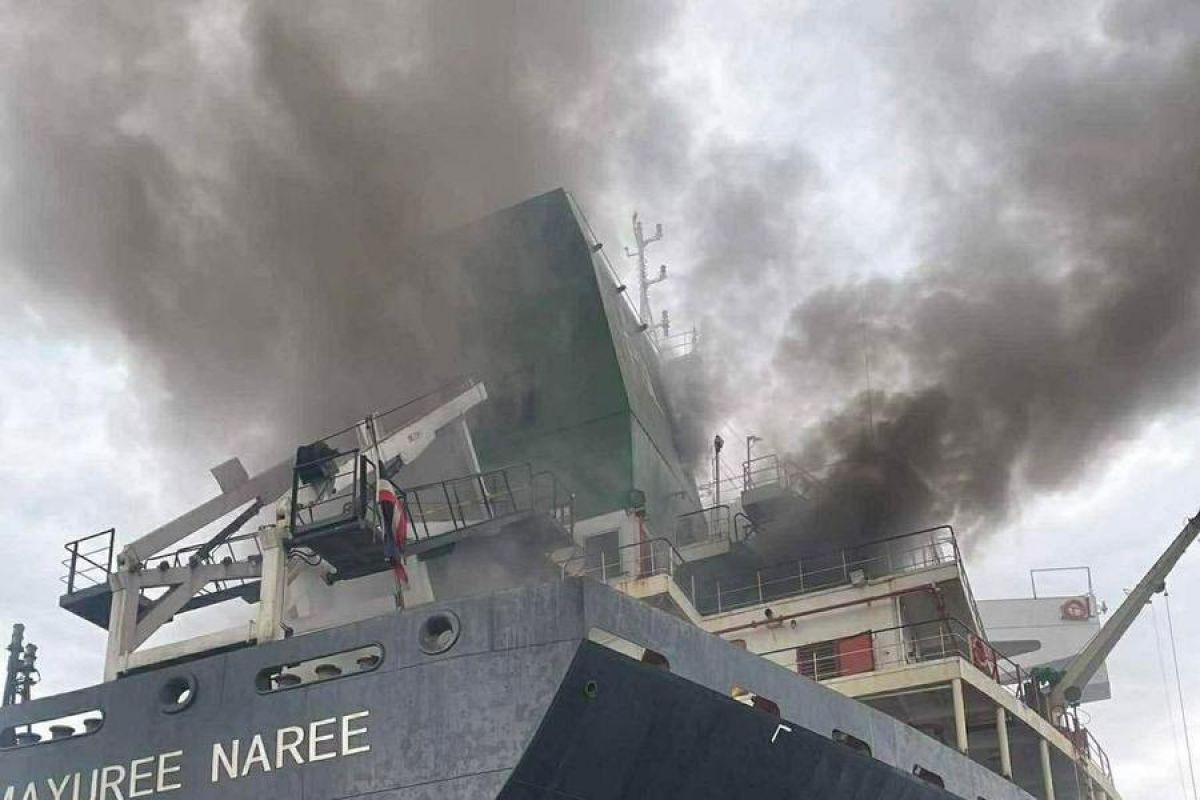 Iranian media reports over 350 ships awaiting permission to cross Strait of Hormuz