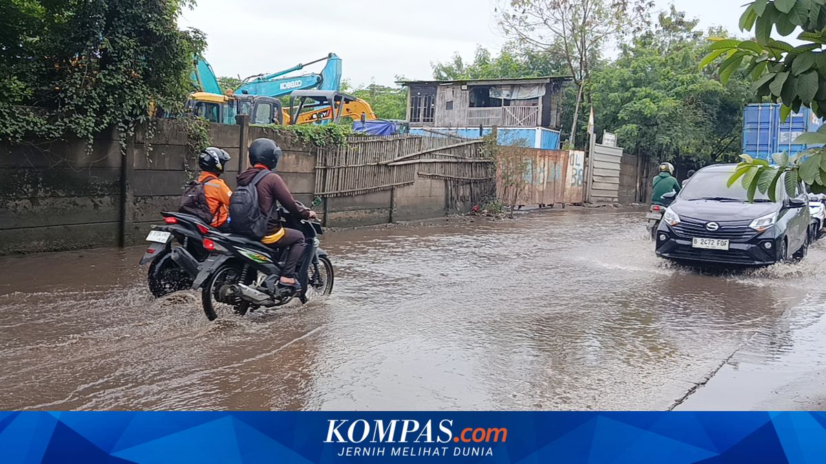 Flooding on Marunda Makmur Road in Bekasi, Residents Complain of Lack of Drainage