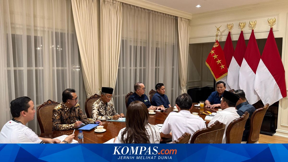 After Visiting Senen Railway Trackside, Prabowo Orders Officials to Build Decent Housing