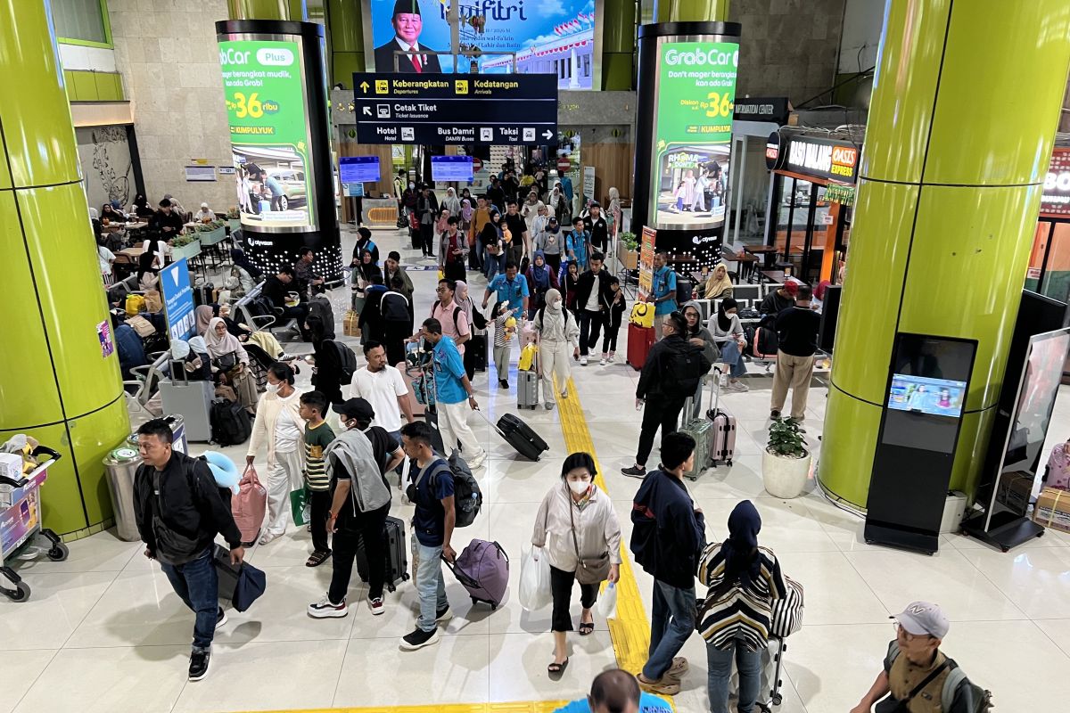 KAI Daop 1 Records 51,975 Arriving Passengers on Friday