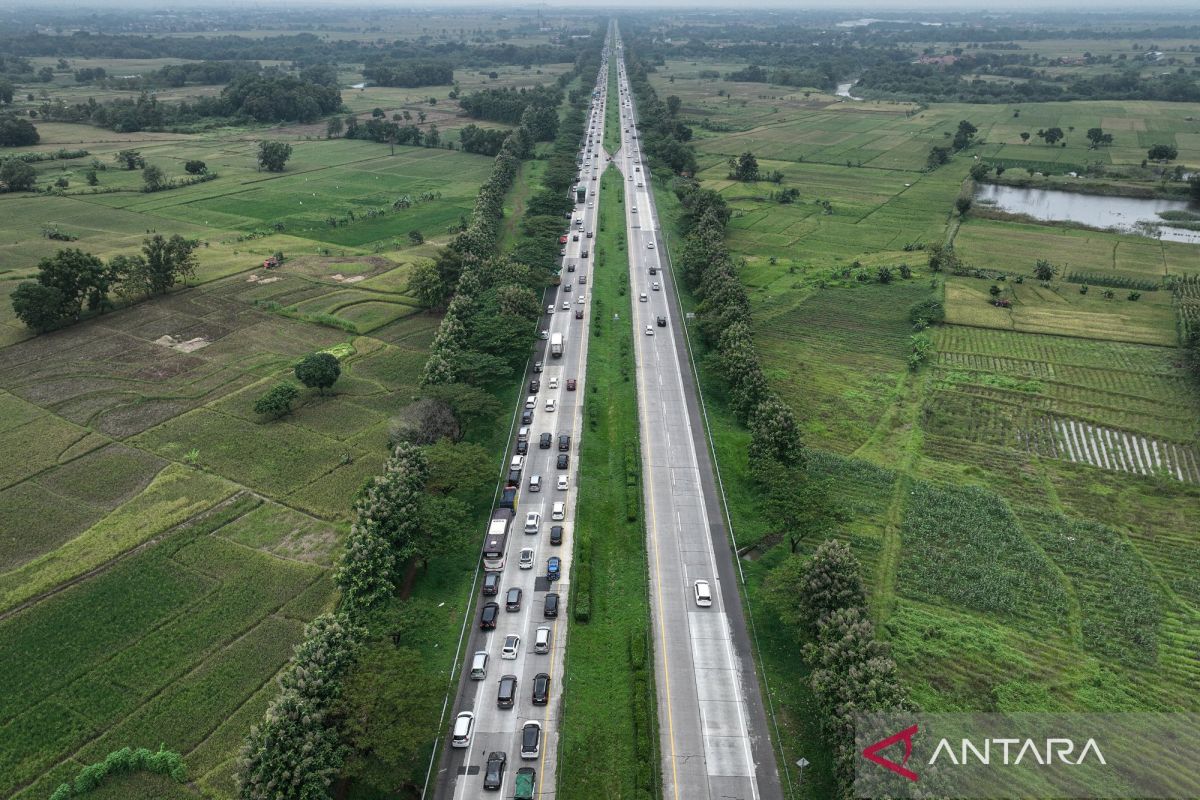 Polri Reimplements One-Way System on Trans-Java Toll Road towards Jakarta