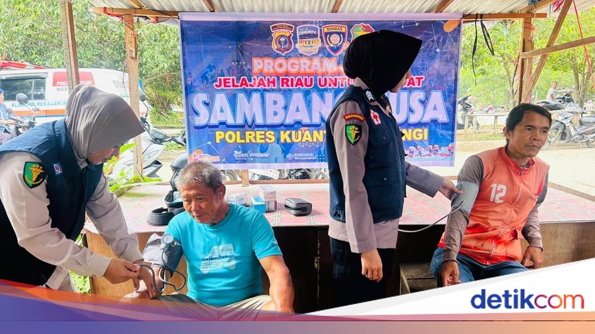 Kuansing Police Floating Clinic Offers Free Services at Teluk Kuantan Modern Market