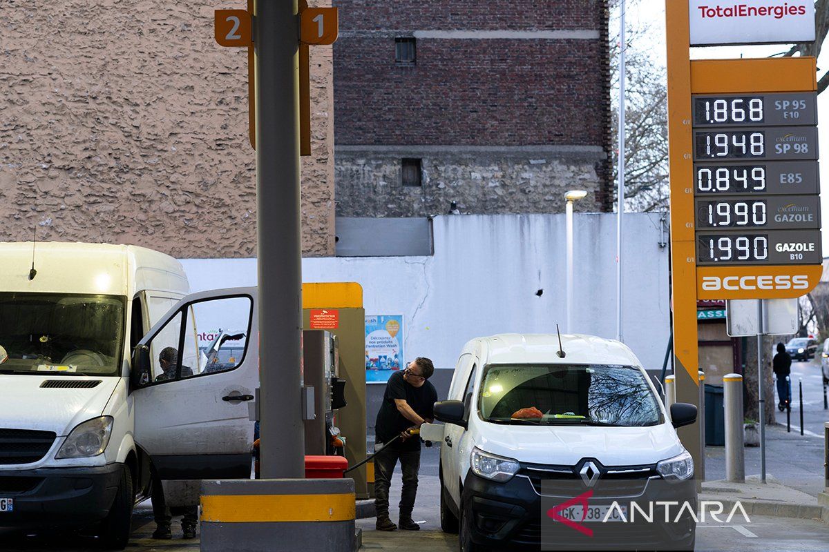 To Prevent Fuel Shortages, France Allows Sale of Substandard Diesel